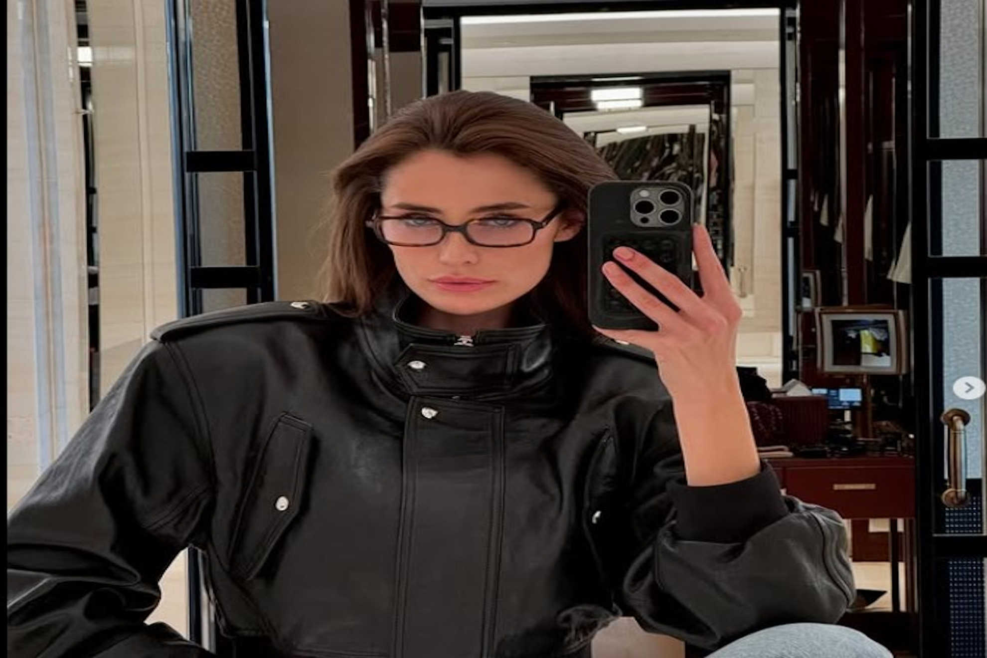 Rebecca Donaldson’s look stuns the paddock—and Carlos Sainz too