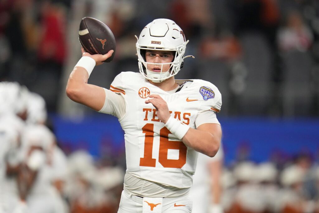 Arch Manning waves goodbye to Oklahoma with a gesture that said it all