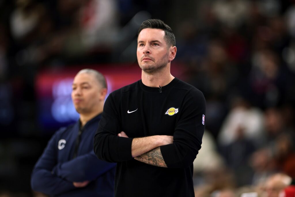 JJ Redick throws darts after third-quarter collapse