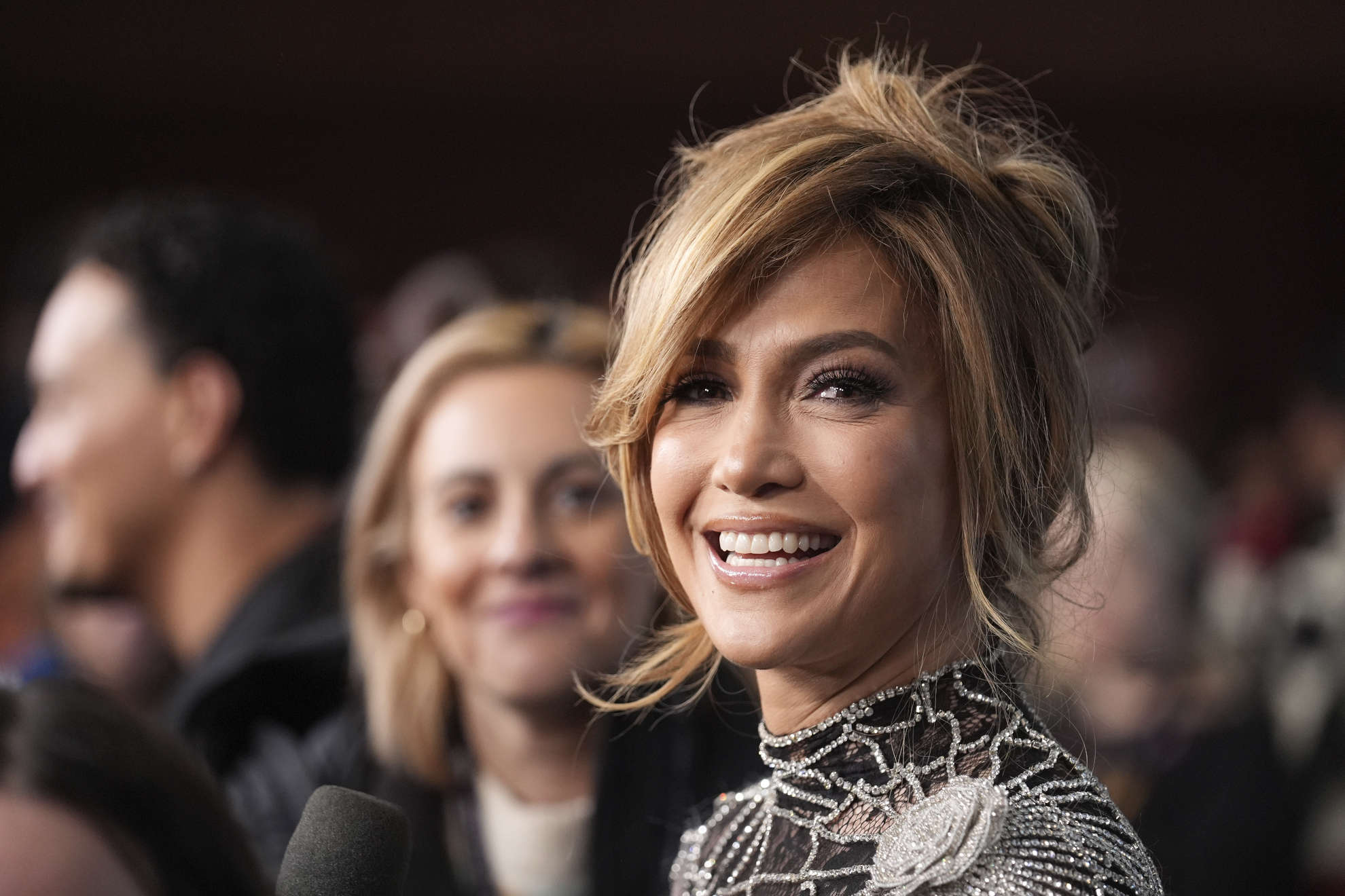 Jennifer Lopez Goes Wild at Shakiras Concert on Her New Tour