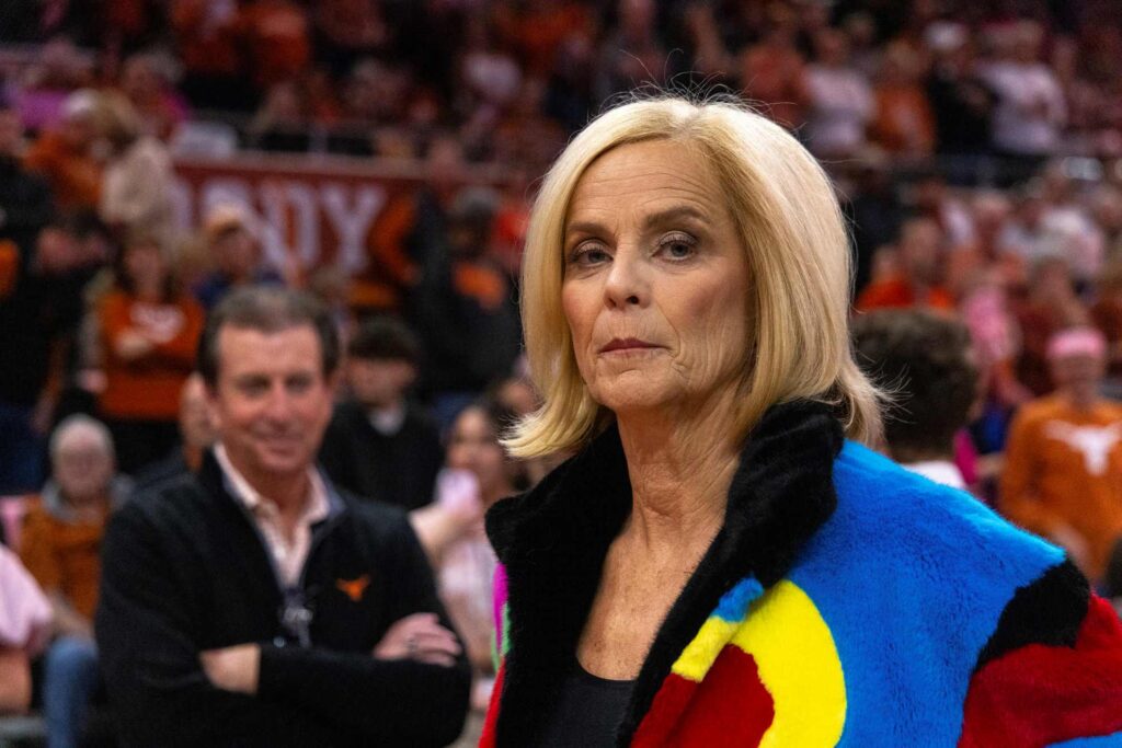 Kim Mulkey loses it with a death glare after opponent's play in a hilarious reaction