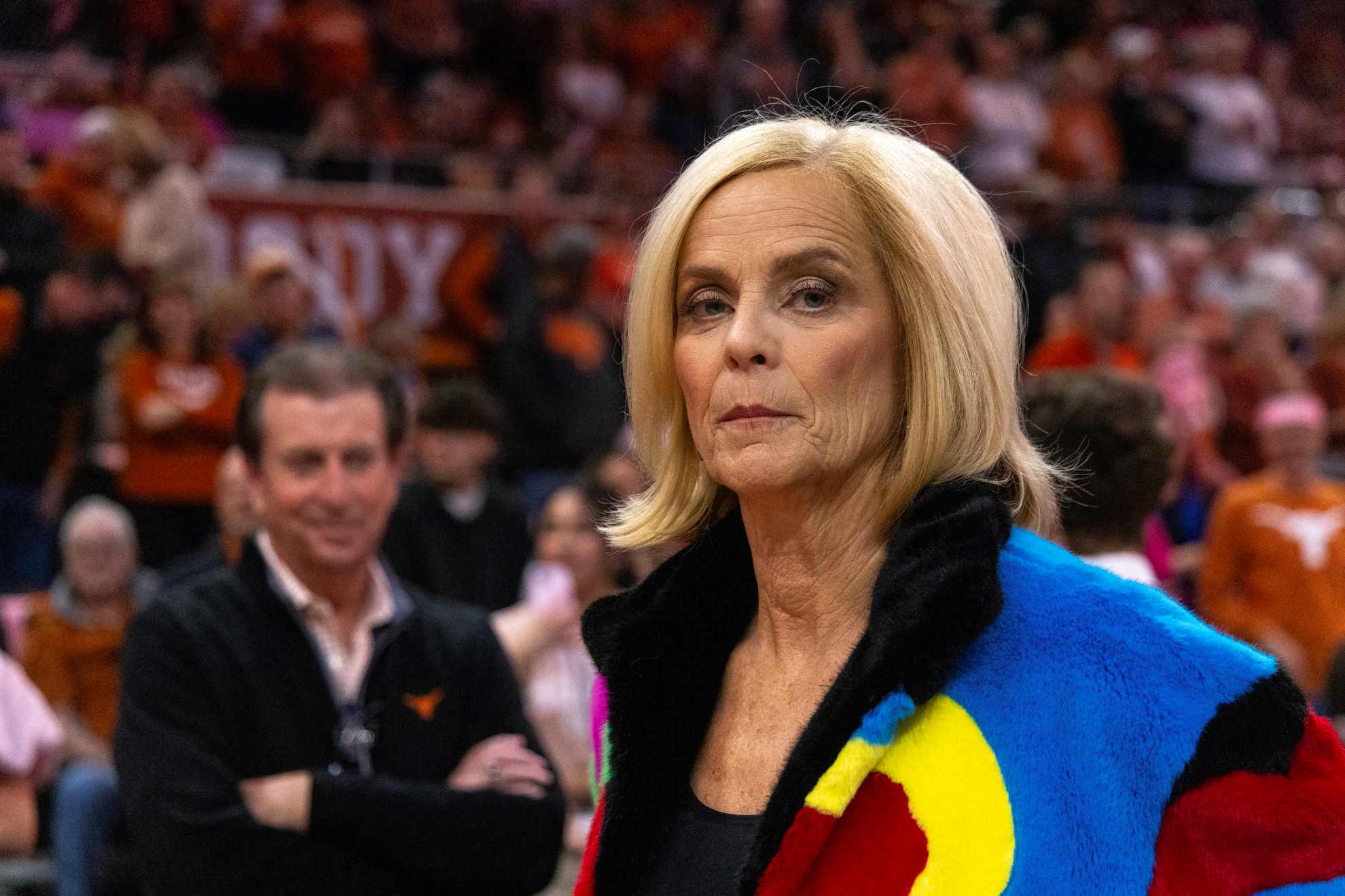 Kim Mulkey loses it with a death glare after opponent's play in a hilarious reaction
