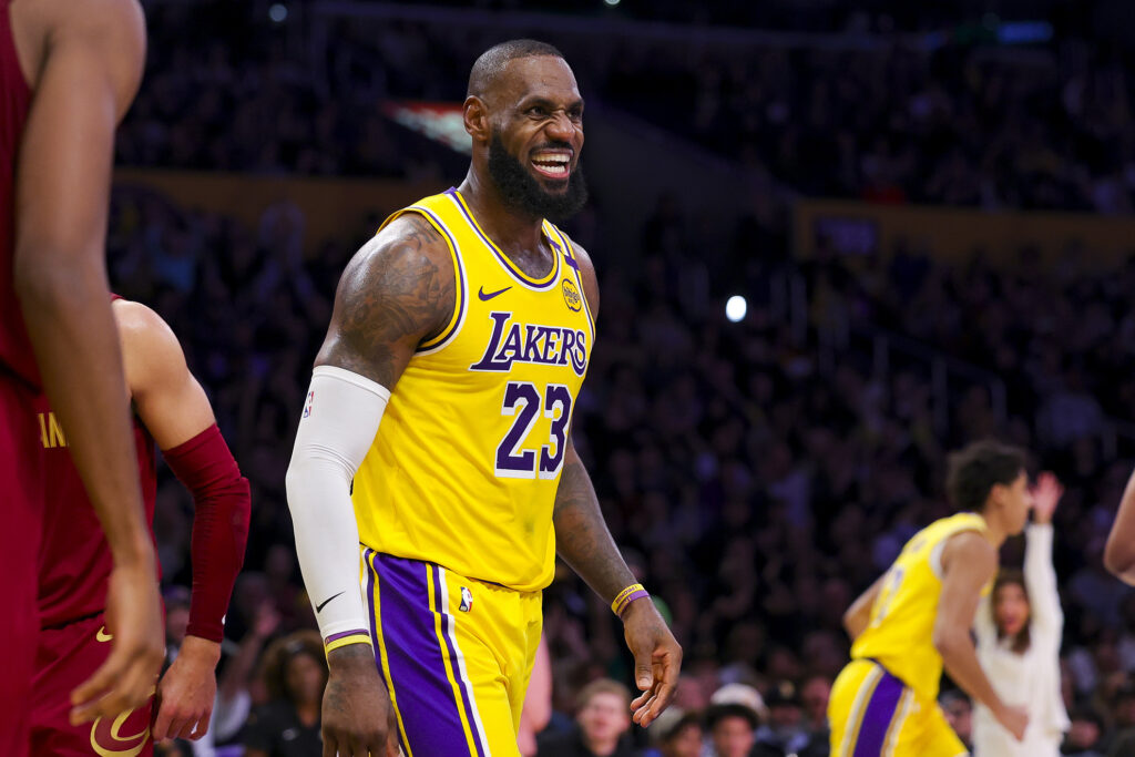 LeBron James targets November for his return to the Lakers