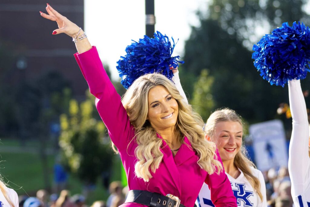 NFL reporter Laura Rutledge sparks curiosity on social media with vacation post