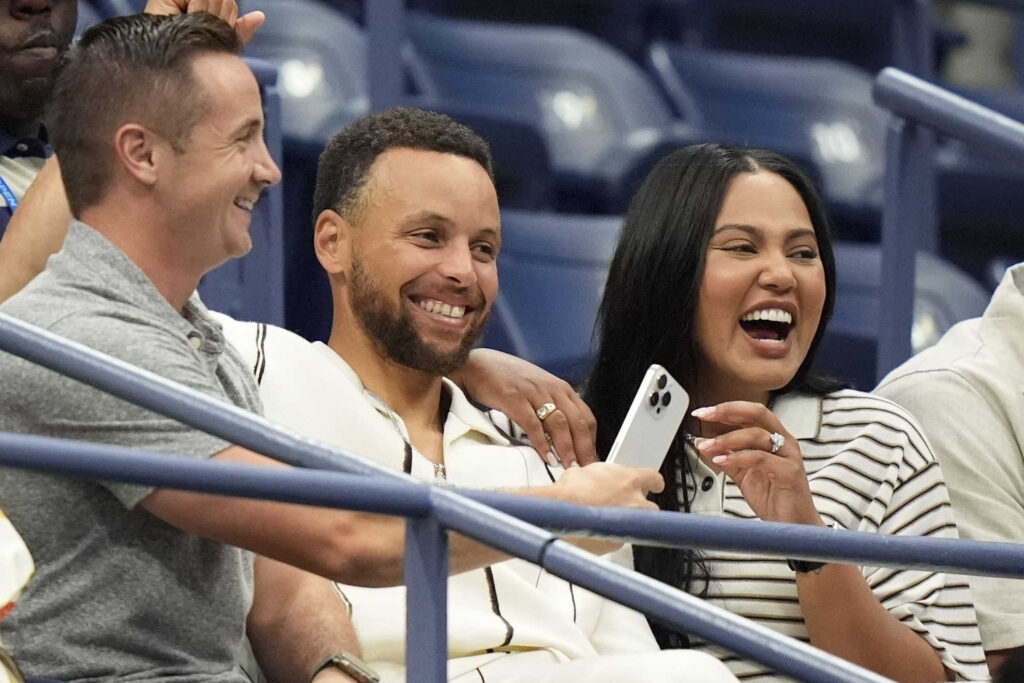 Steph Curry turns his wife Ayesha into the Splash Wife during a couples night out