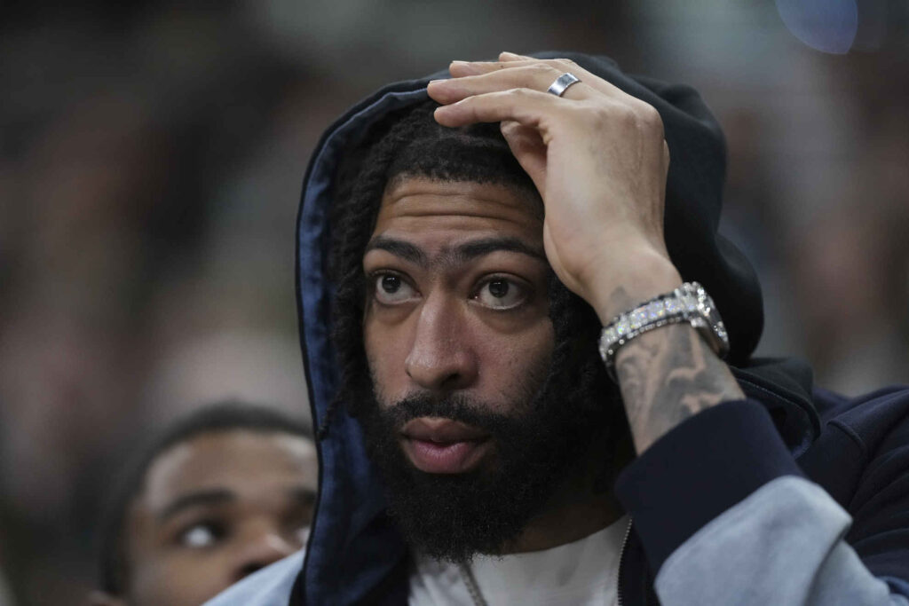 Anthony Davis shares how Kyrie Irving inspires the Mavericks after a tough injury