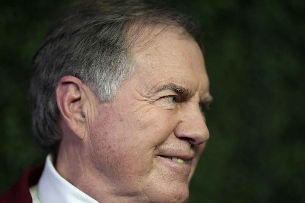 Bill Belichick 72 and His Young Girlfriend Shock with Daring Yoga Poses
