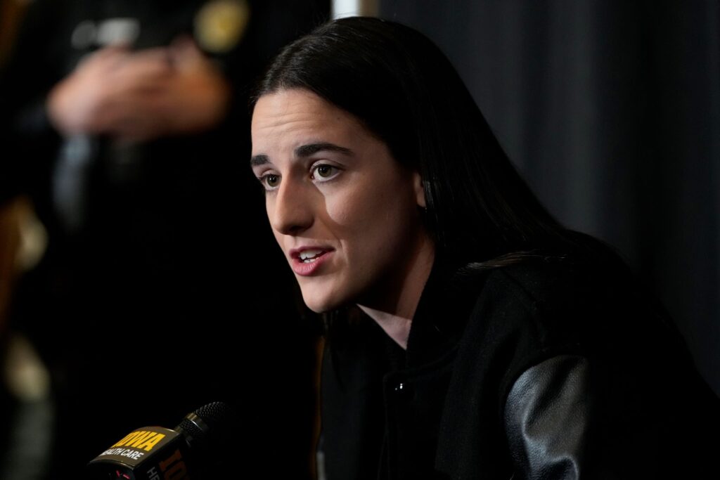 Caitlin Clark concerned about unexpected clash between two teammates in an epic match