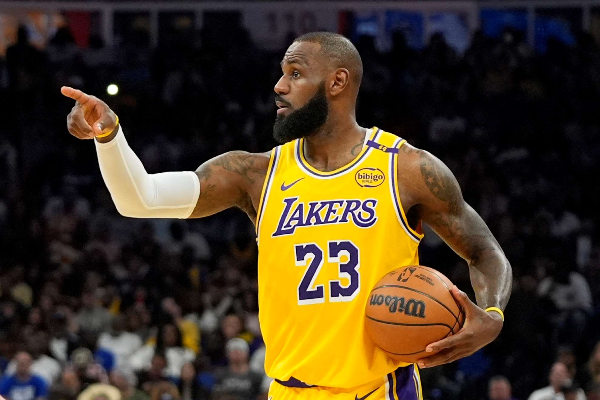 LeBron James makes an unexpected decision after the Lakers Magic game, leaving everyone talking