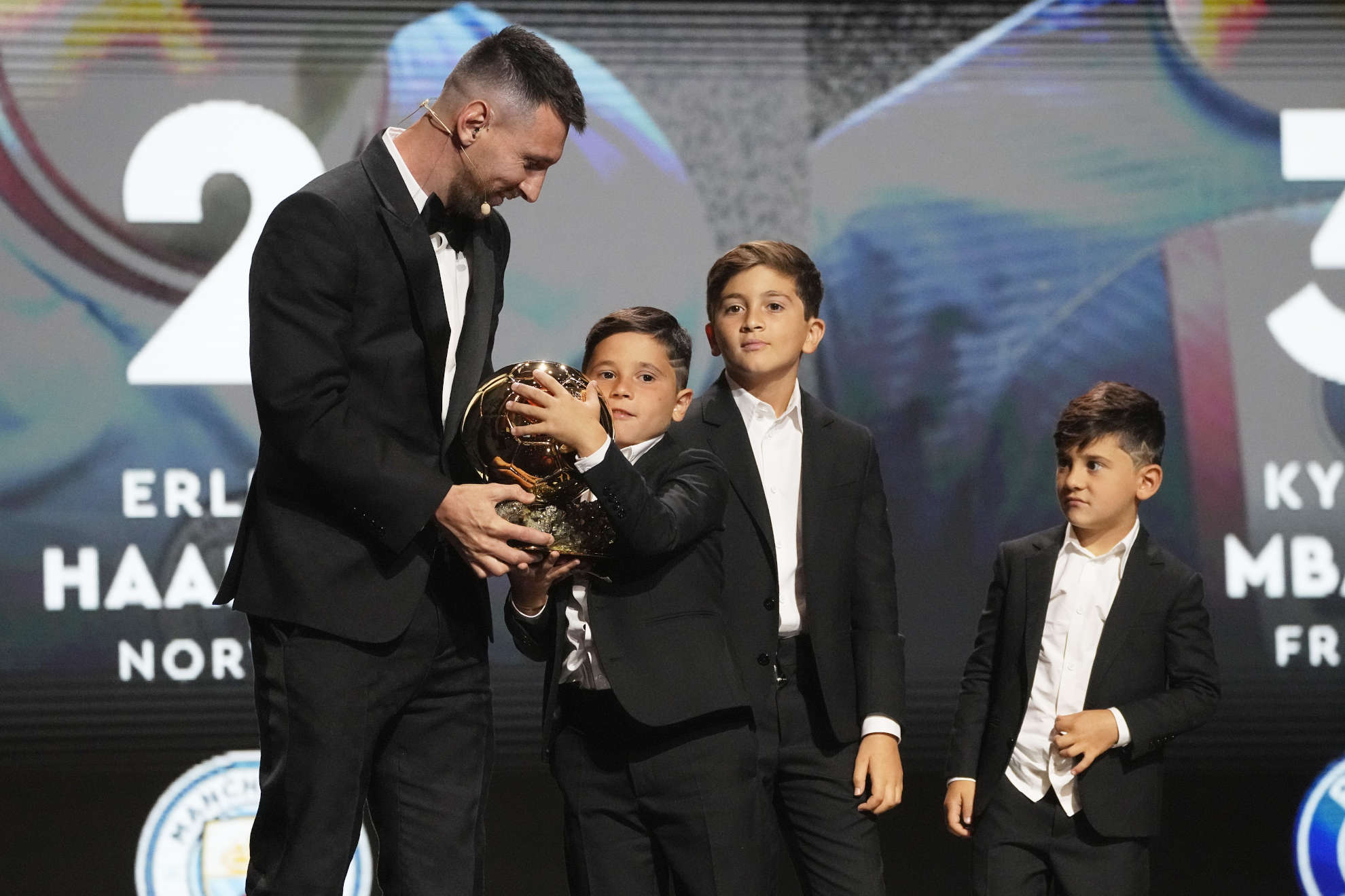 Messi unveils his childrens reactions when they hear his name in songs