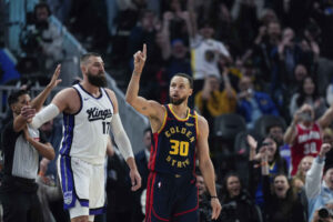 Stephen Curry takes control again for the Warriors