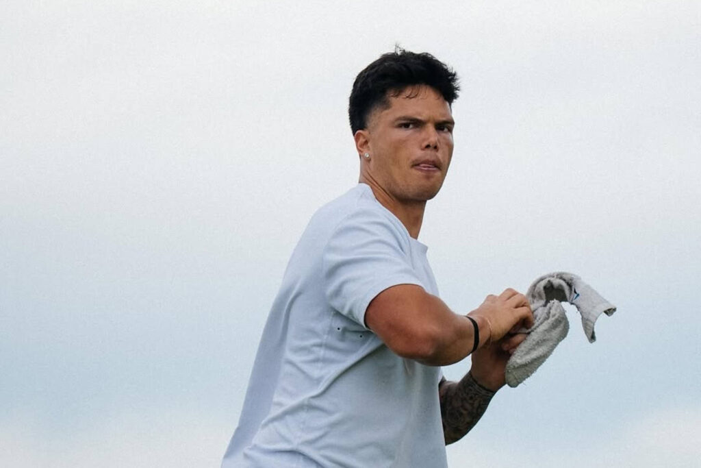 Dillon Gabriel loses his cool with a viral momento