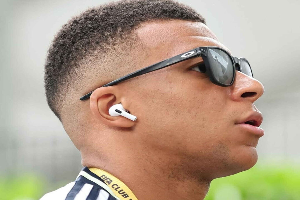 Mbappé lets loose in Puerto Rico with reggaeton Hakimi and Bad Bunny