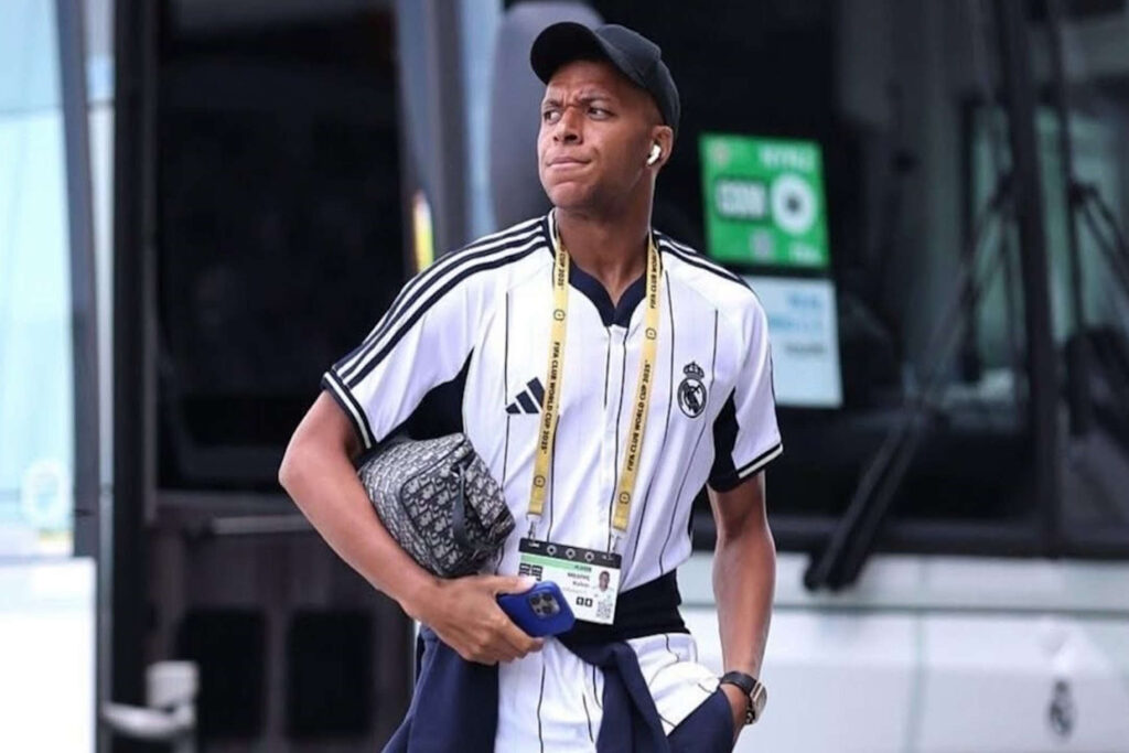 Mbappé lets loose in Puerto Rico with reggaeton, Hakimi, and Bad Bunny