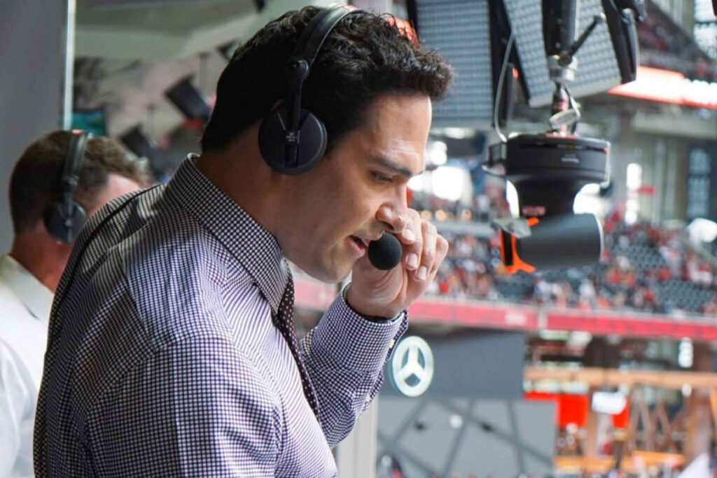 Mark Sanchez runs through an alley, ends up in the hospital (and under arrest)